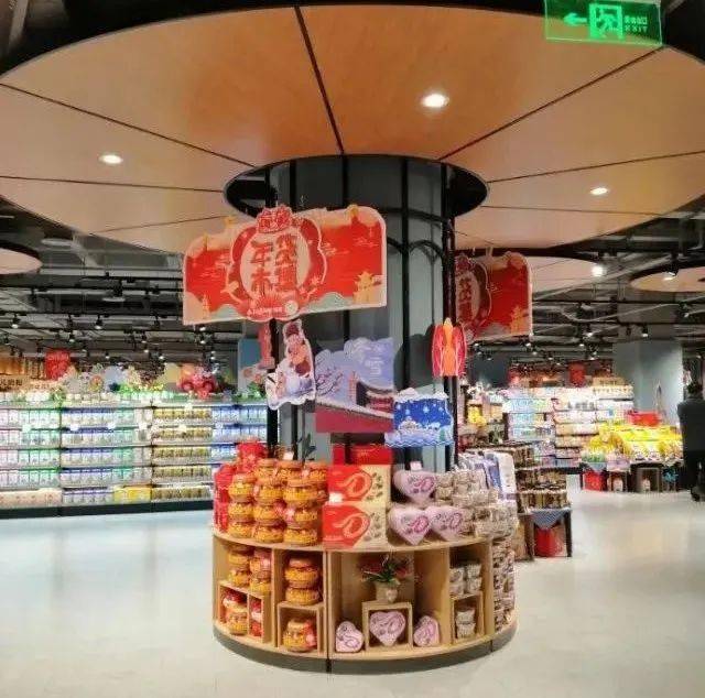 超市卖场柱子很多怎么设计？